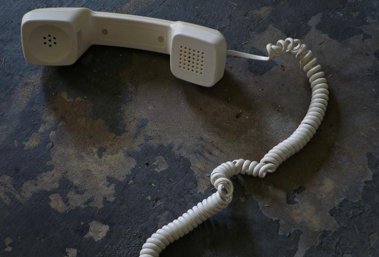 Can you send a text message to a landline in australia?