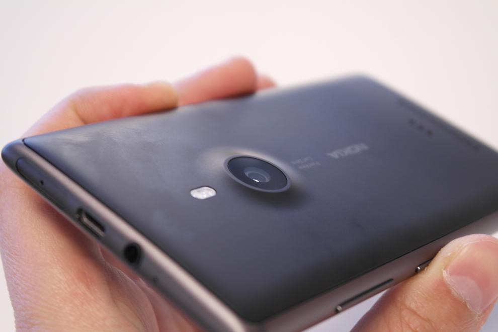 The back of the Lumia 925 has a slight bump surrounding the camera lens.