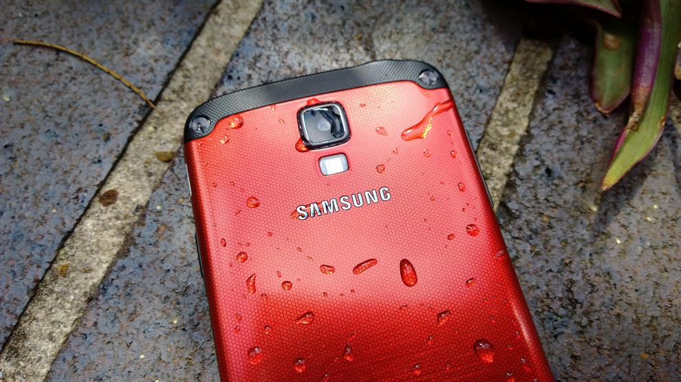The Galaxy S4 Active will survive being submerged in one metre of water for up to 30 minutes.