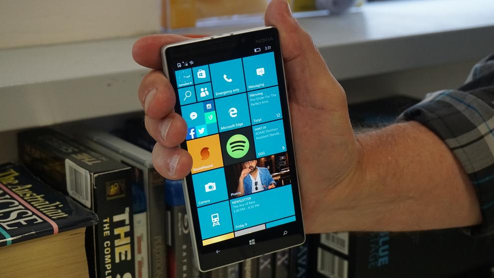 Windows 10 insider preview running on the Nokia Lumia 930