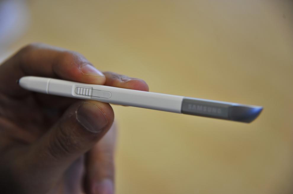 The S Pen feels like a real pen and is comfortable to use.