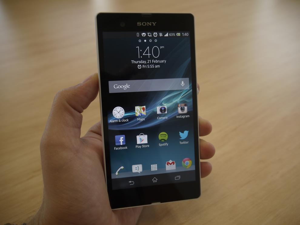 The Xperia Z is comfortable to hold and has excellent ergonomics.