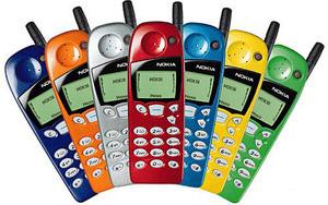 In 1998, The Nokia 5110 offered swappable shells.