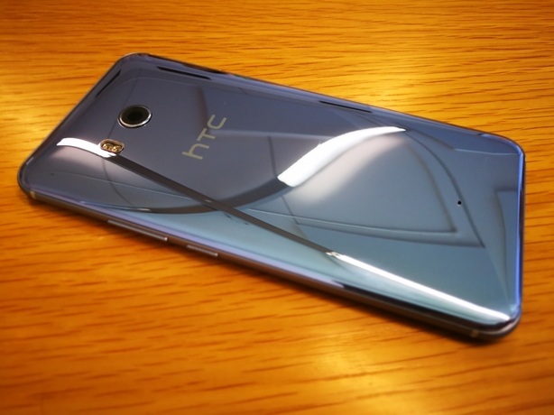 HTC U11 smartphone